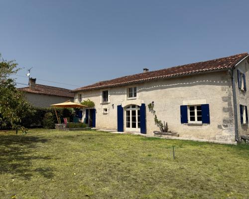 Cherval Dordogne Freistehend foto