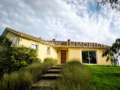 Saint-Mesmin Dordogne Freistehend foto